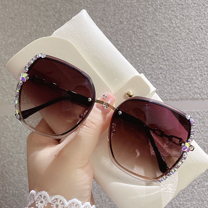 Woman Rimless Rhinestone Sunglasses; Women Oversized Rimless Gradient Stylish Design Oversized Sunglasses